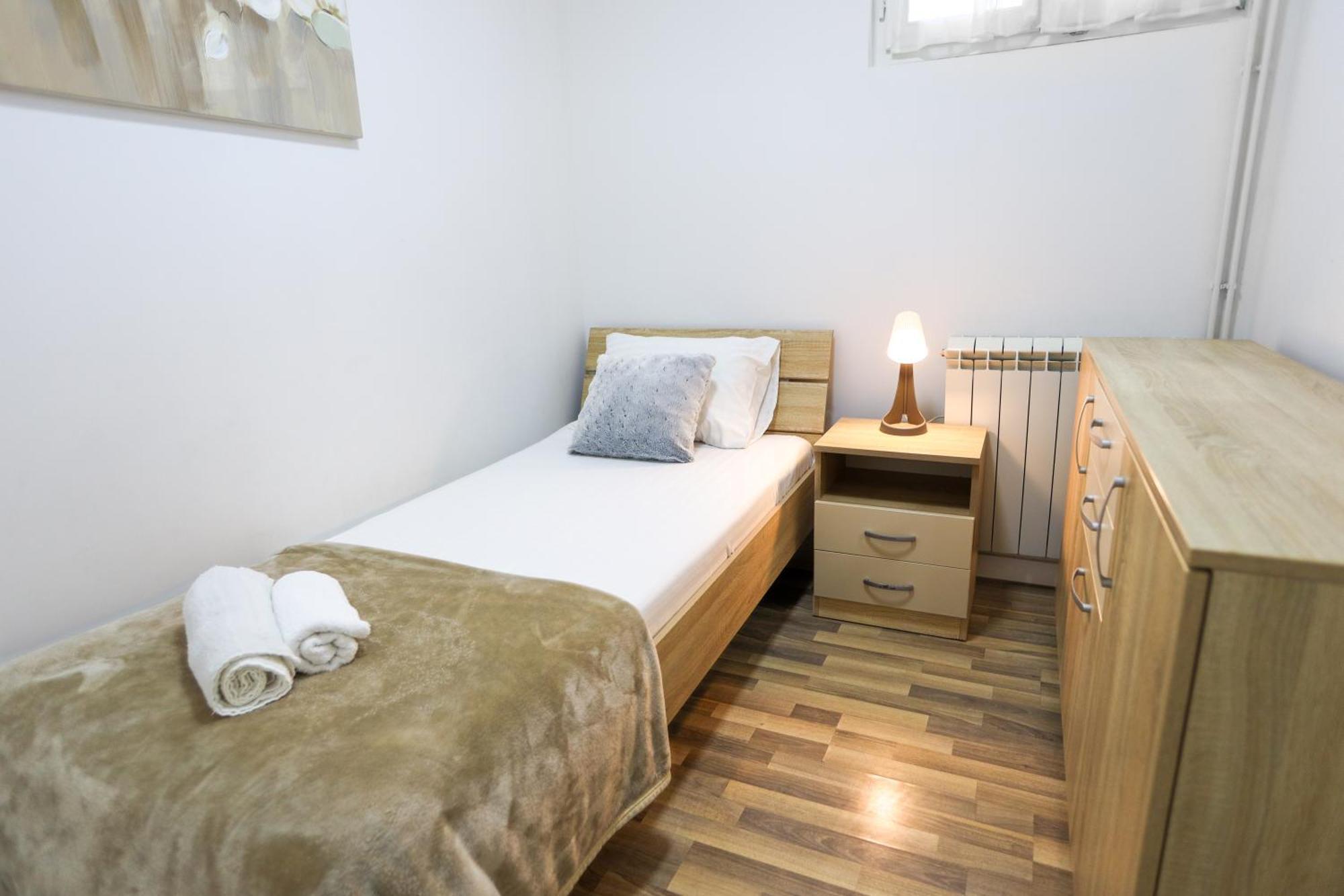 Airport Stay Apartments Surcin Ngoại thất bức ảnh